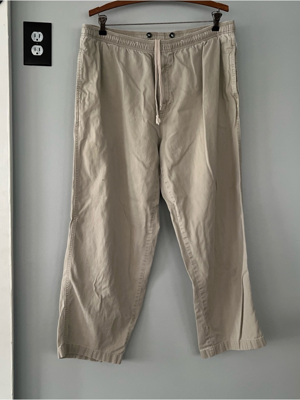 Eddie Bauer Men's Khaki Drawstring Relaxed Fit Chino Pants in Ivory/Light Beige